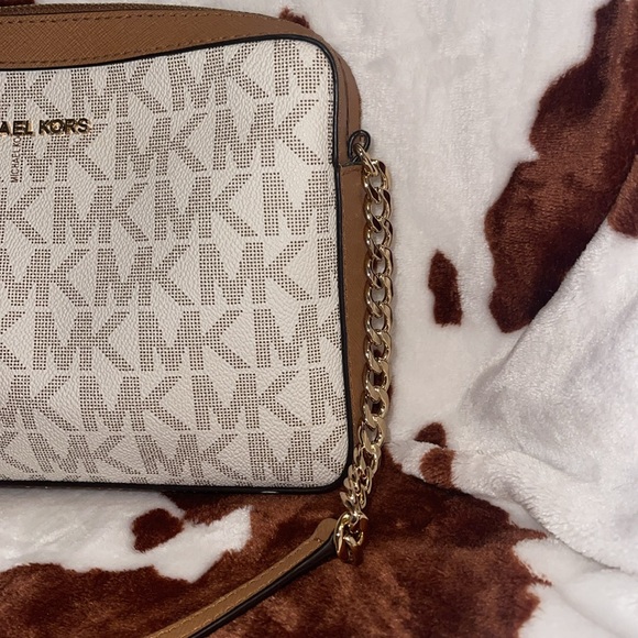 Authentic Michael Kors cross body - Picture 3 of 8